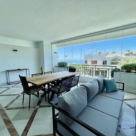 Doncella , Con Vistas Al Mar *