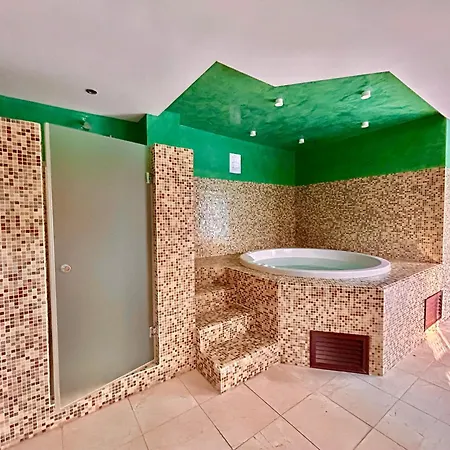 Doncella , Con Vistas Al Mar